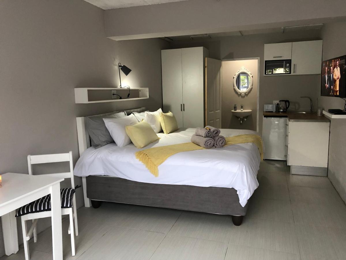 Second Best Accommodation Ист-Лондон Экстерьер фото