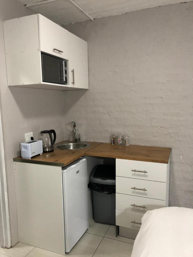 Second Best Accommodation Ист-Лондон Экстерьер фото