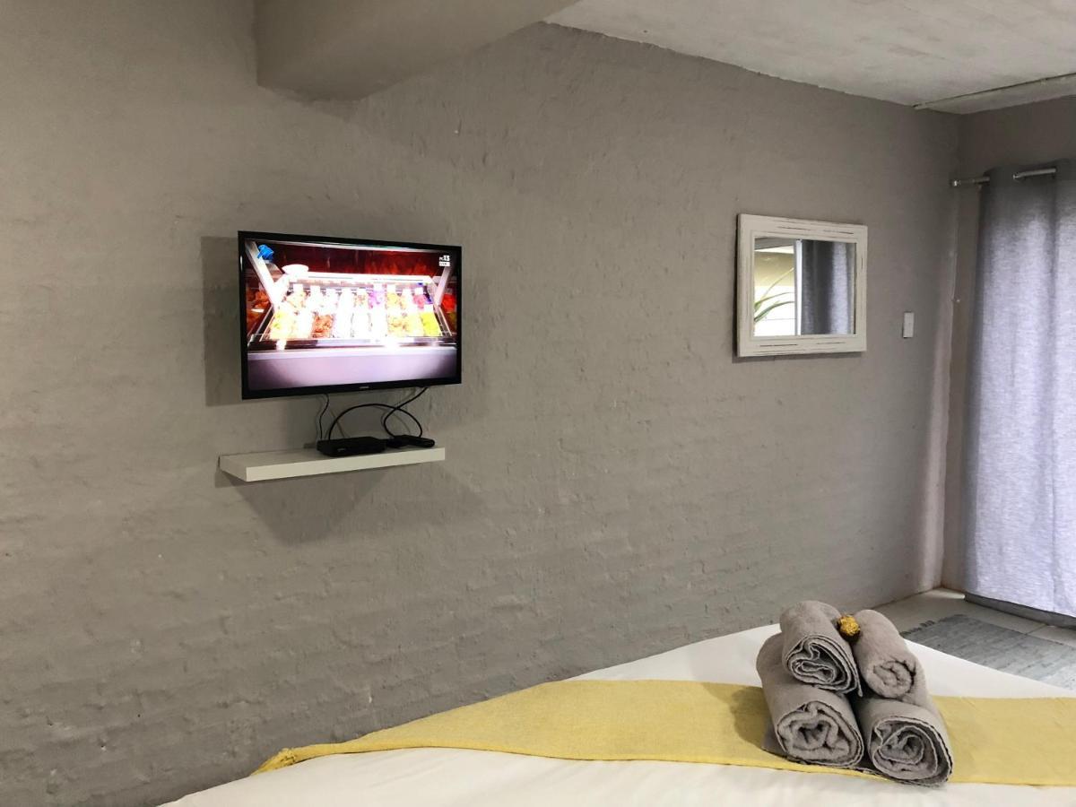Second Best Accommodation Ист-Лондон Экстерьер фото