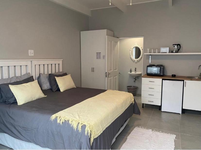 Second Best Accommodation Ист-Лондон Экстерьер фото