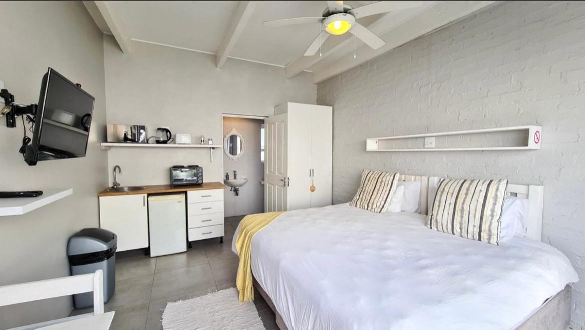 Second Best Accommodation Ист-Лондон Экстерьер фото